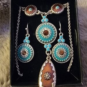 Avon Turquoise and Brown Sunburst Pendant and Earring Set